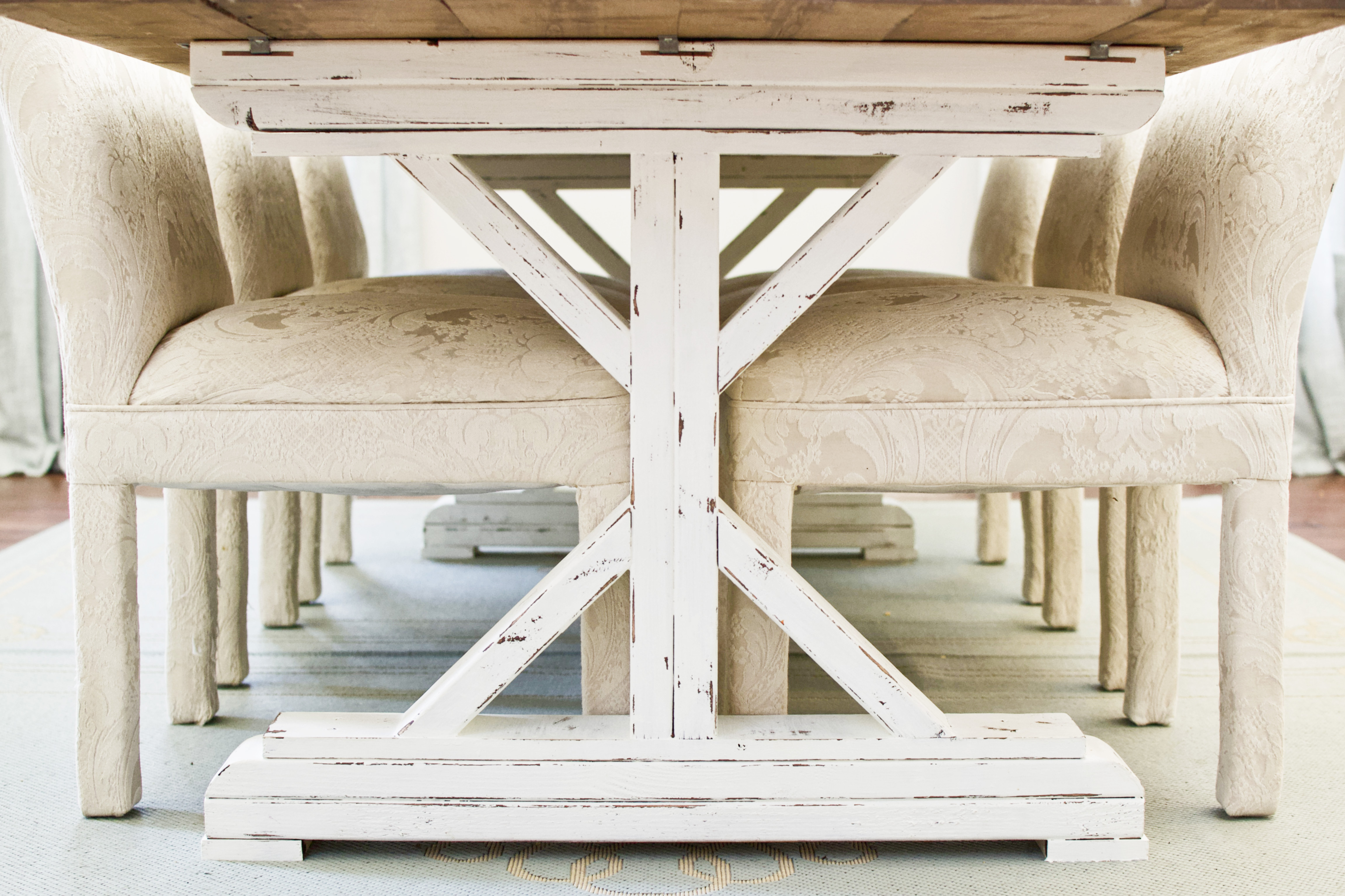 White distressed 2024 farmhouse table