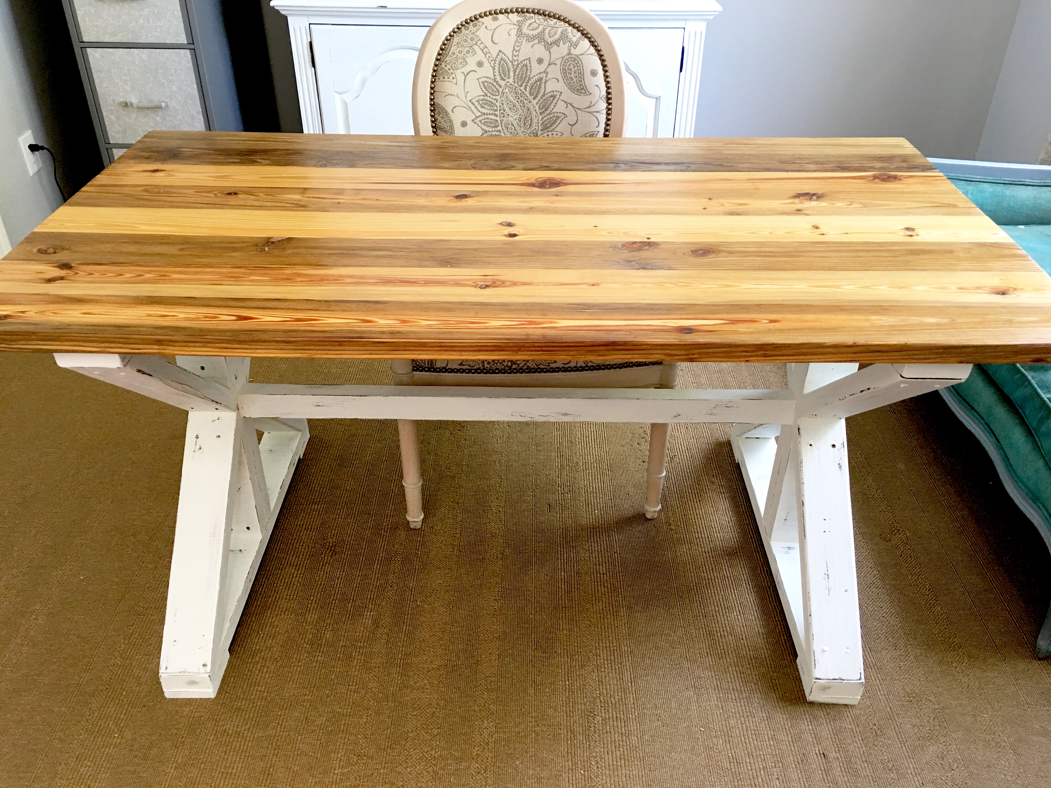 staining - Can I decorate linseed oil treated wood table with a