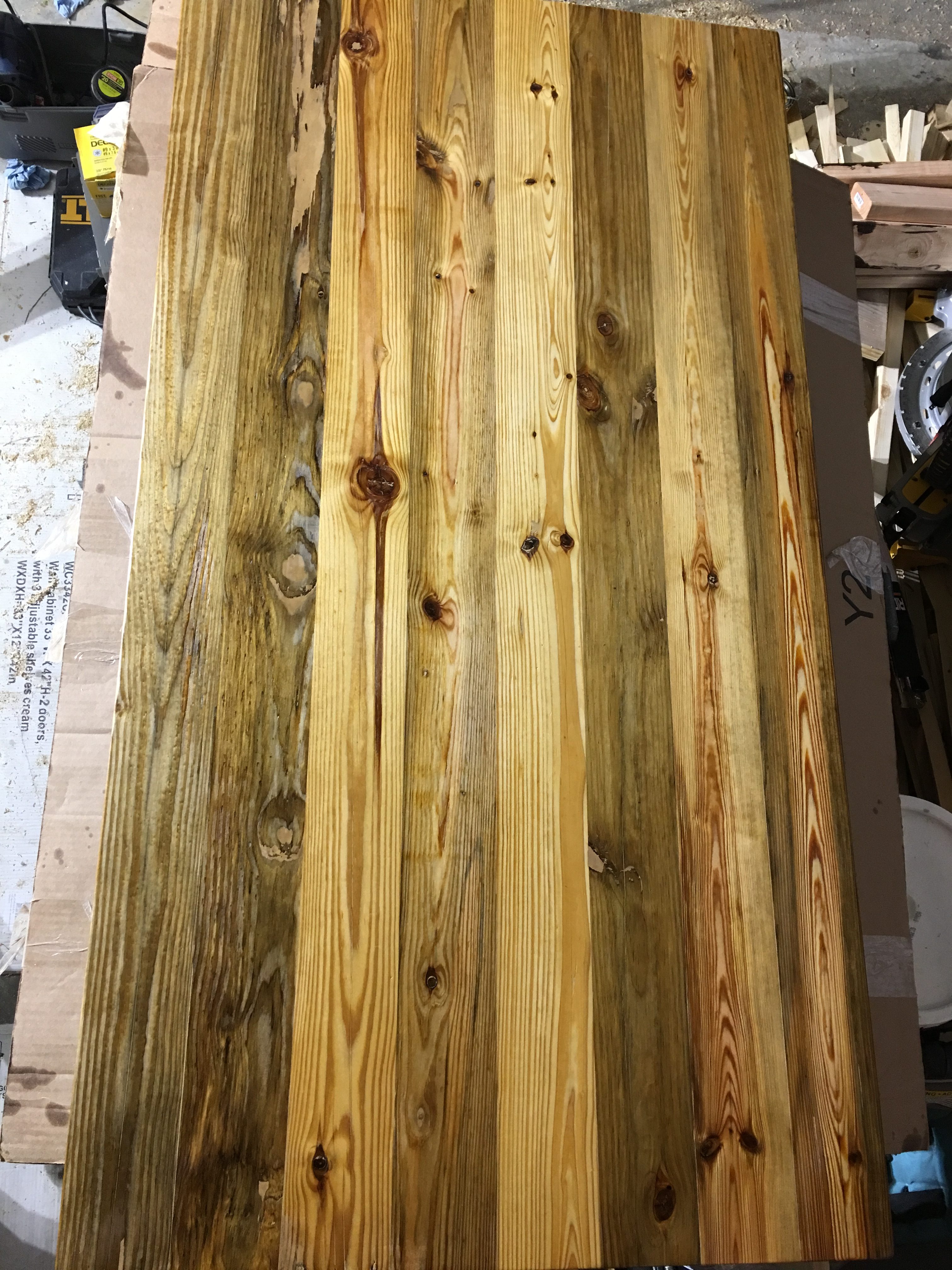 staining - Can I decorate linseed oil treated wood table with a